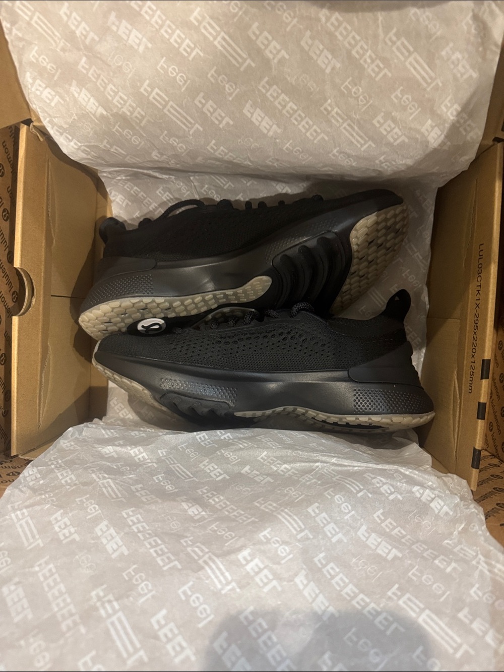Lululemon/Women’s Chargefeel 3 Workout Shoe/Black/Grey/White/US size 7.5/NIB/NEW - Picture 9 of 16